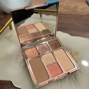 Charlotte Tilbury Complete Look in a Palette